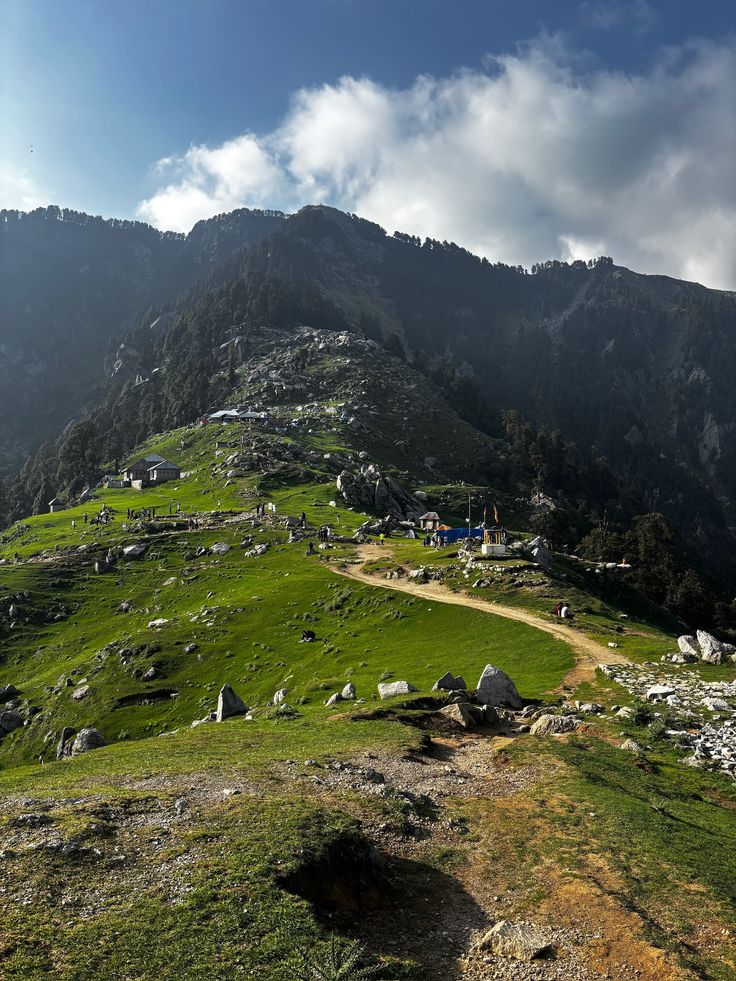 triund (1) triund (1)